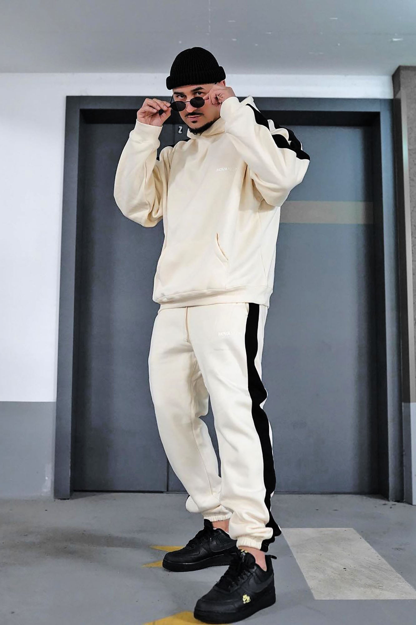 Men’s Side Stripe Fleece Tracksuit – Bold Comfort Meets Urban Style