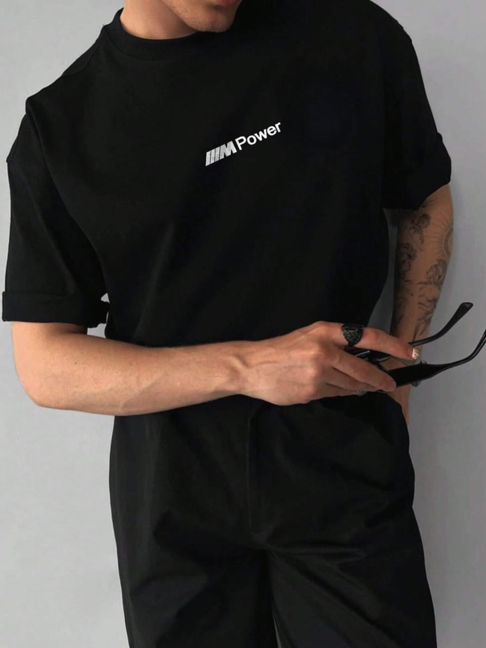 M8 Oversized Tee – Classic White Streetwear Staple